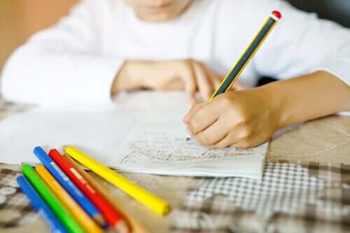 Çocuklarınızın Elle Yazmayı Öğrenmesi Neden Önemli?