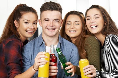 Ergenlikte Alkol Tüketimi: Uyarı Sinyalleri Nelerdir?