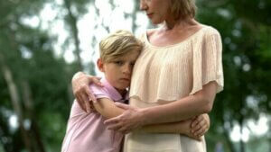 Oğlunu teselli eden anne