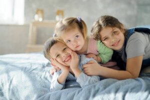 3 Kardeşli Yatak Odalarını Düzenlemek İçin 6 İpucu