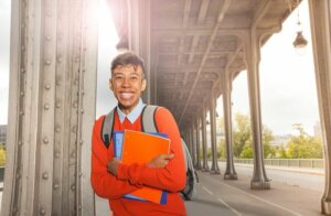 Göçmen Gençler: Gittikçe Çoğalan Bir Gerçek