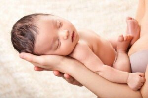 Yeni Doğan Bebeğiniz İle Kuracağınız Ten Teması
