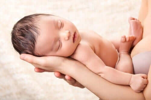 Yeni Doğan Bebeğiniz İle Kuracağınız Ten Teması