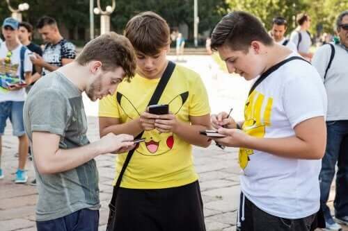 Pokemon Fenomeni Popüler Olmaya Devam Ediyor