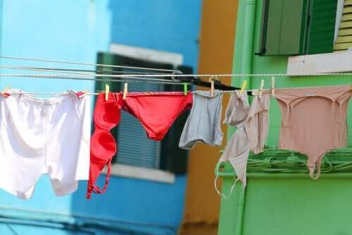 İç Çamaşırlarını Yıkamanın En İyi Yolu
